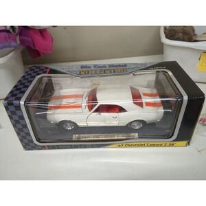 '67 Chevy Camaro Z-28 Die-Cast 1:18 Road Signature White/Orange Stripes NEW